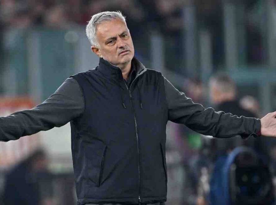 Mourinho infiamma derby Roma-Lazio