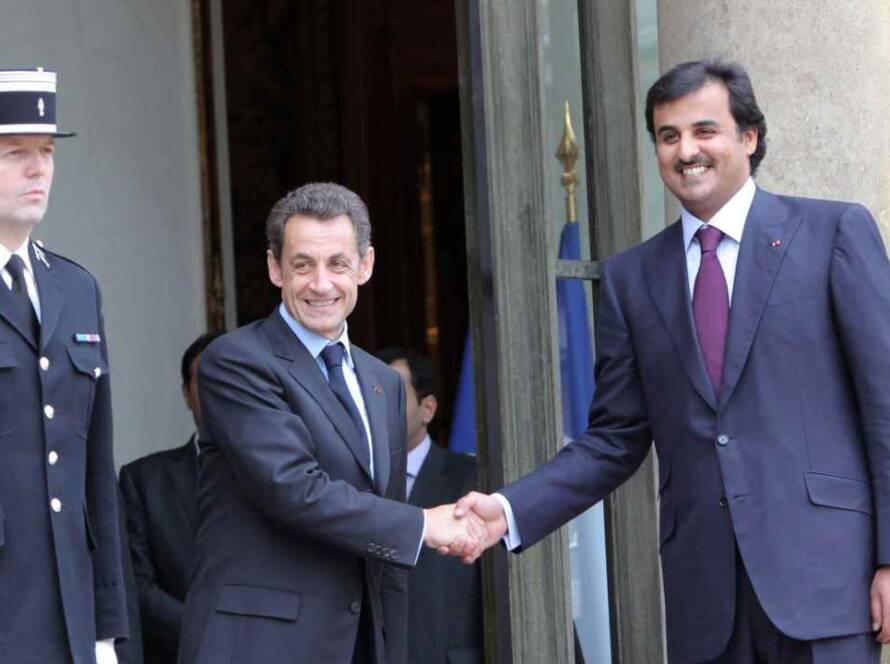 Sarkozy, ex presidente francese, e Al Thani, oggi emiro del Qatar