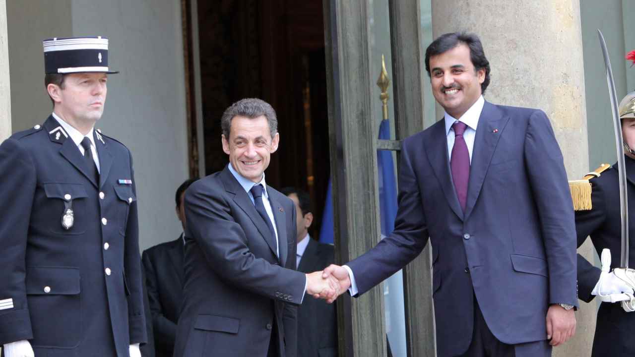 Sarkozy, ex presidente francese, e Al Thani, oggi emiro del Qatar