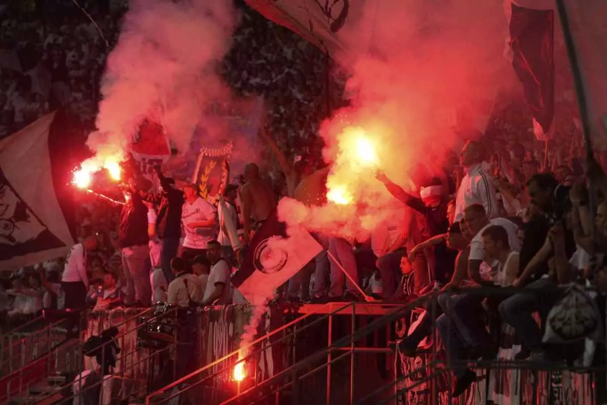 Napoli-Eintracht, lo striscione della discordia