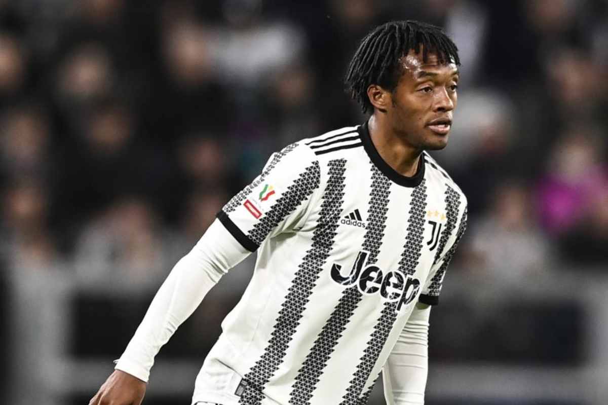 Juve, show di Cuadrado in allenamento