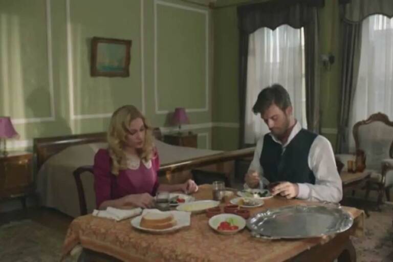 La ragazza e l'ufficiale