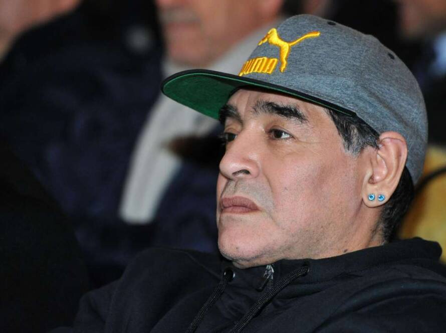 Maradona pensieroso