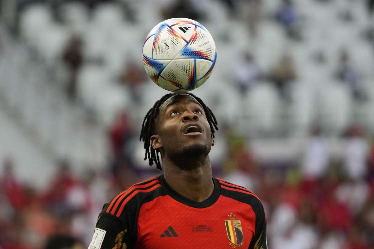Michy Batshuayi con il pallone