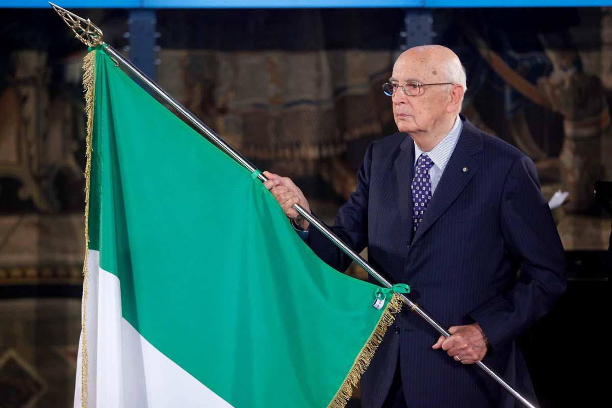 Napolitano con la bandiera italiana