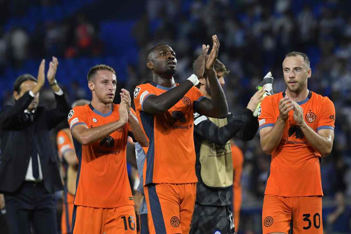L'Inter saluta i tifosi
