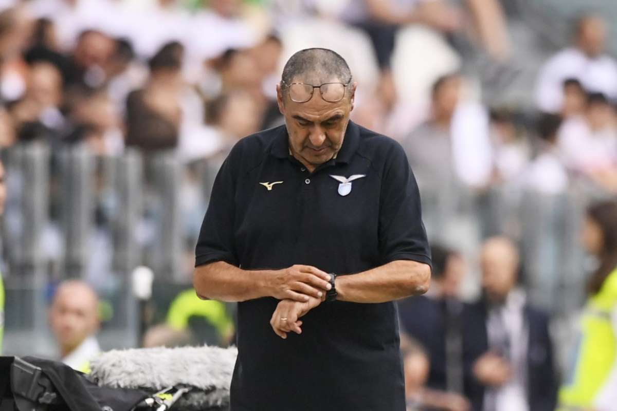 Sarri controlla l'orologio