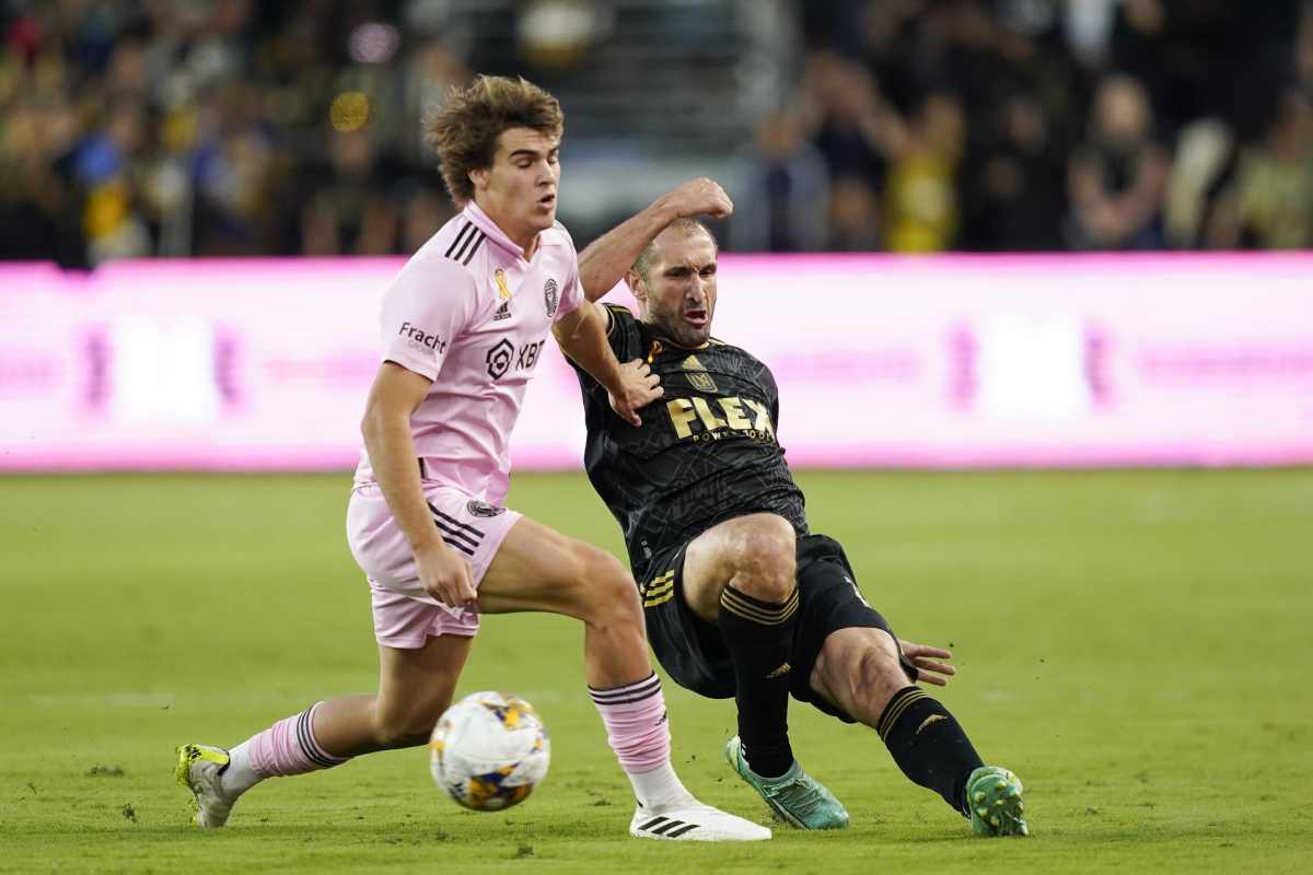 Chiellini in scivolata