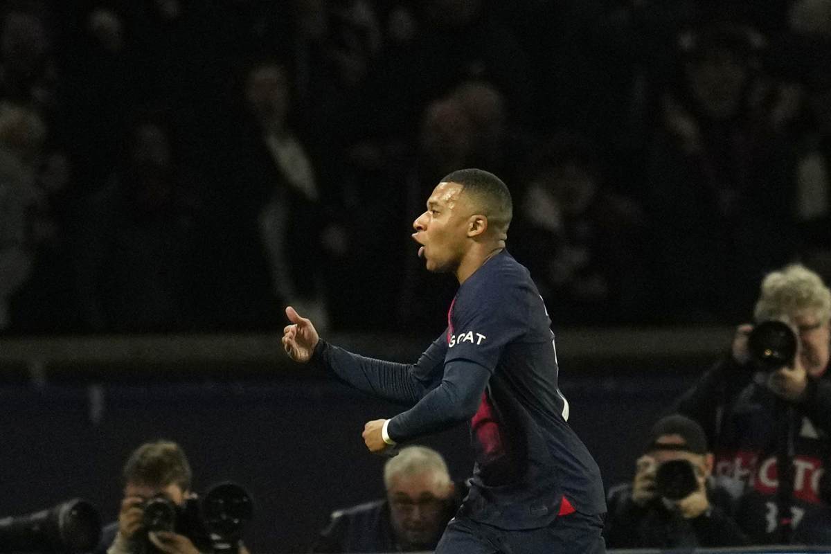 Mbappé esulta