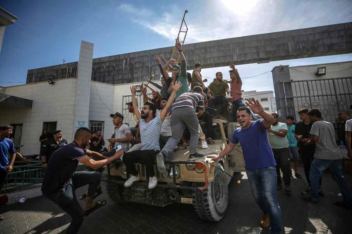 Miliziani di Hamas festeggiano