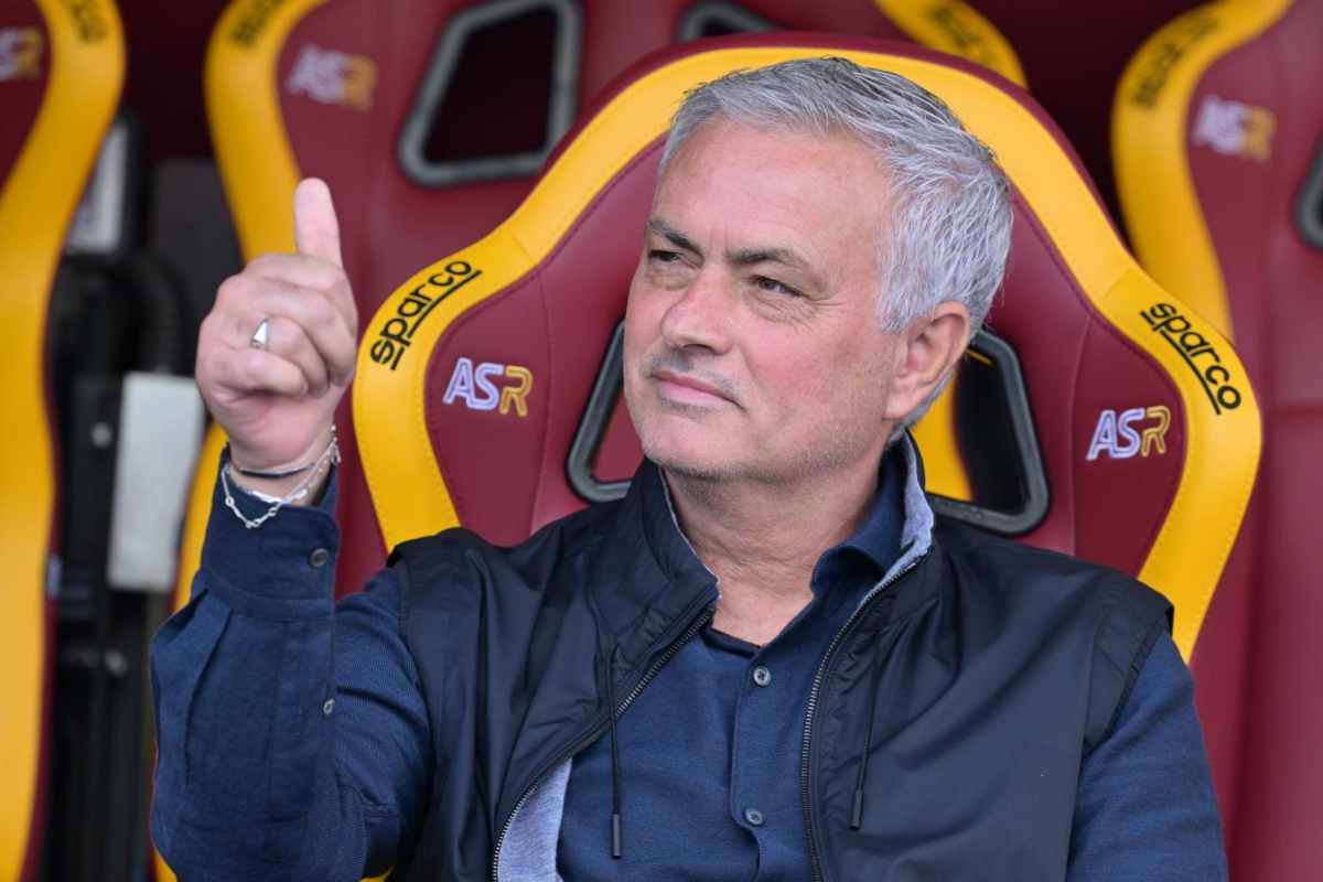 Mourinho fa il pollice alto