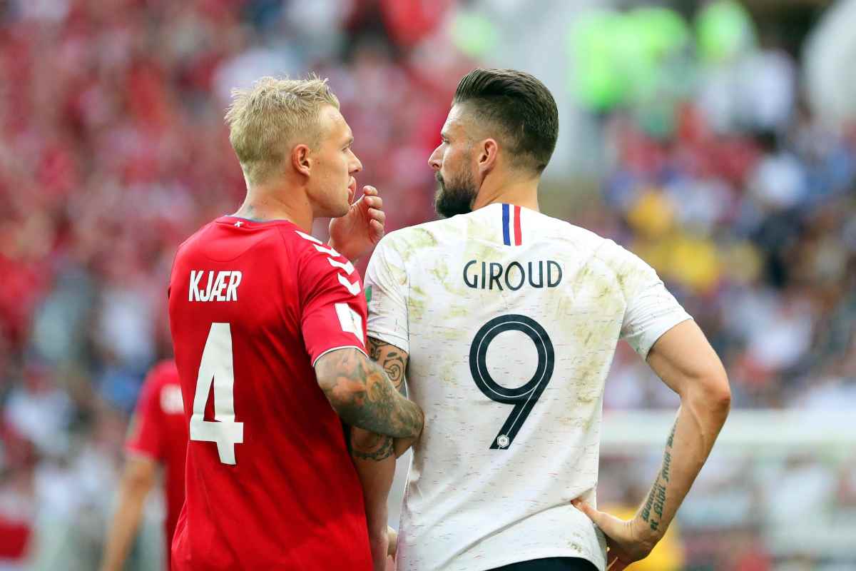 Simon Kjaer e Olivier Giroud. (ansa-tvplay)