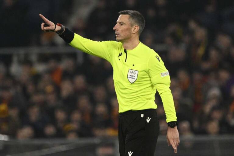 Milan, i tifosi protestano per l&#039;arbitro scelto contro il PSG