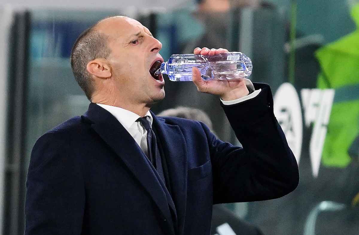 Allegri beve acqua