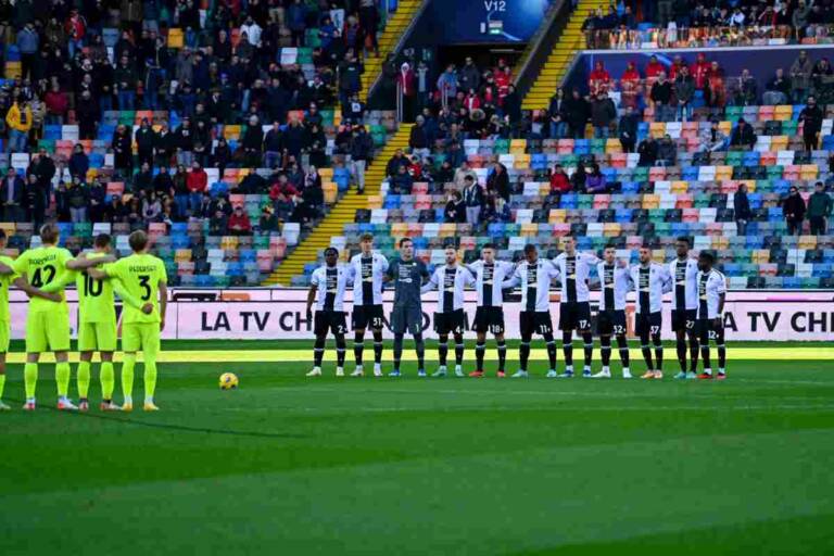 Minuto di raccoglimento Dacia Arena