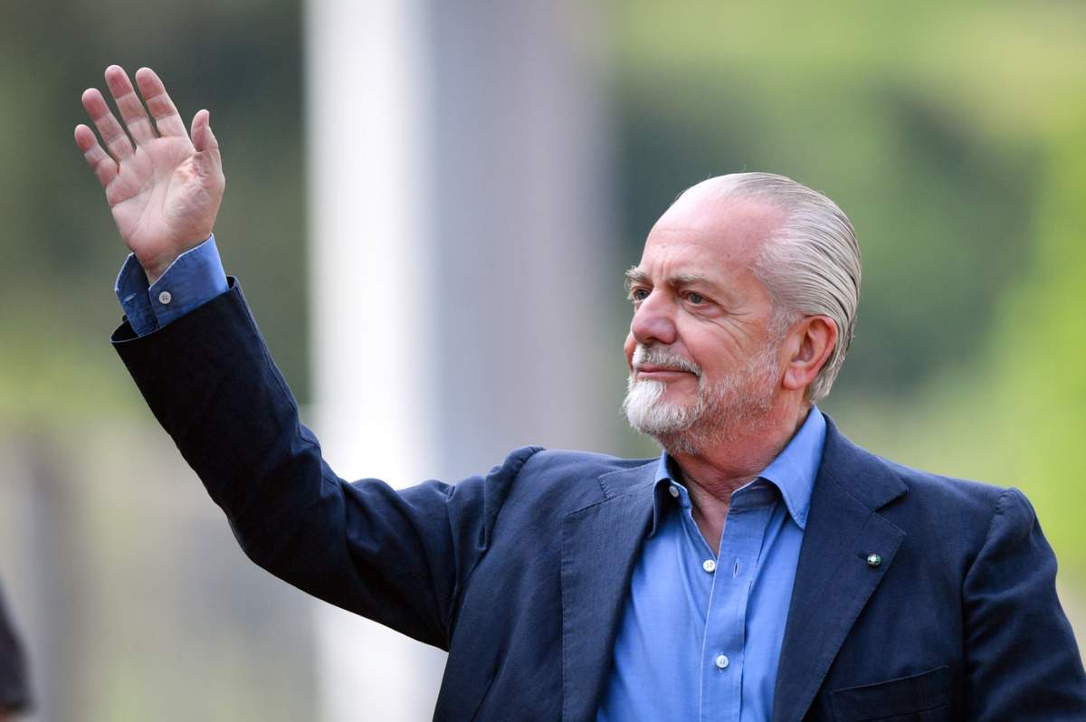 De Laurentiis, la foto in Arabia Saudita scatena i social