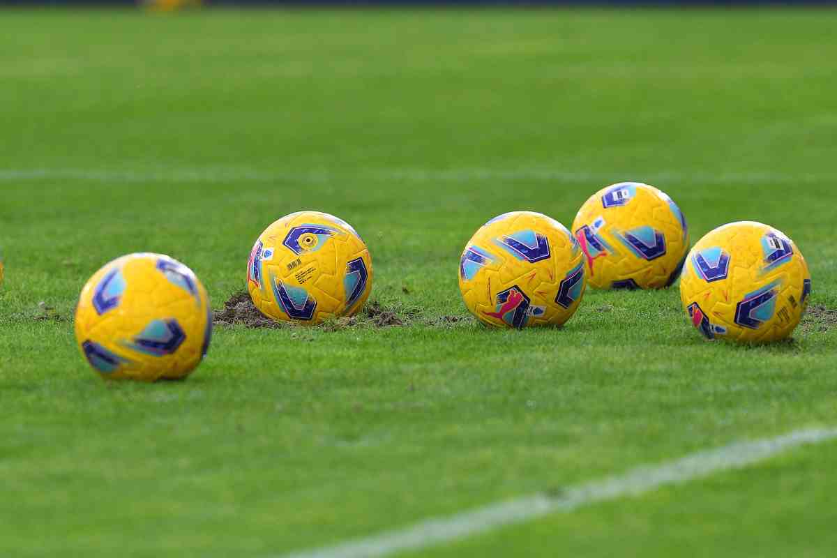 Annuncia il rinnovo e poi il ritiro: scossone nel mondo del calcio