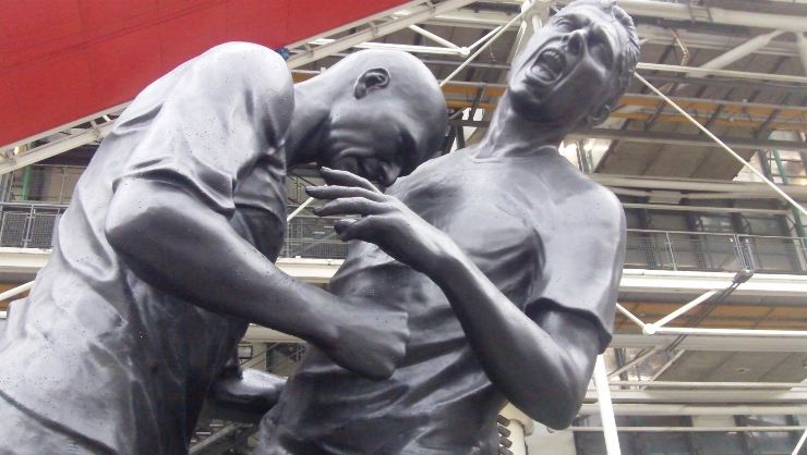 Scultura della testata di Zidane a Materazzi. (ansa-tvplay) 