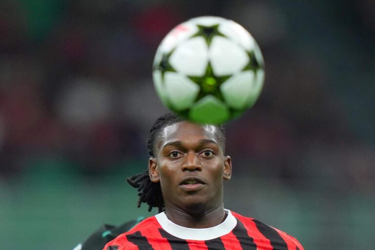 Leao ancora criticato dai tifosi del Milan, contro la Fiorentina