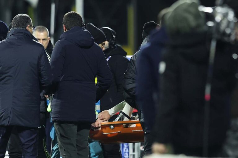 Giocatore della Juve esce in barella
