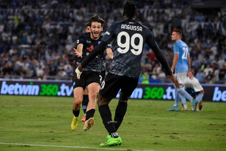 Anguissa e Kvara esultano