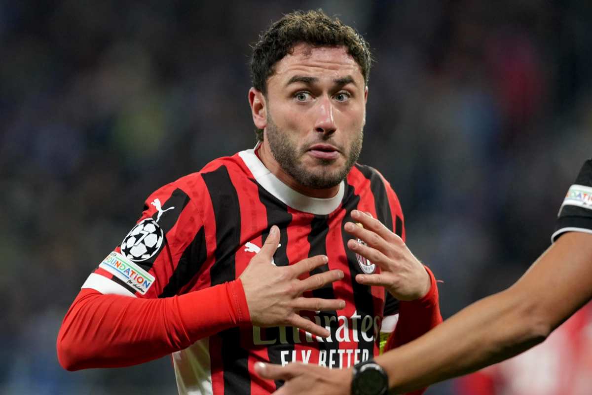 Davide Calabria con la maglia del Milan
