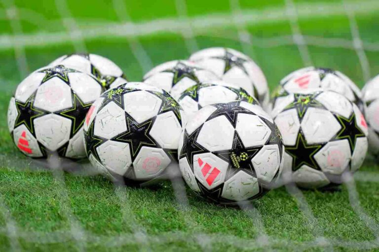 Una serie di palloni utilizzati nelle gare di Champions