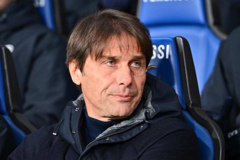 Antonio Conte sulla panchina del Napoli