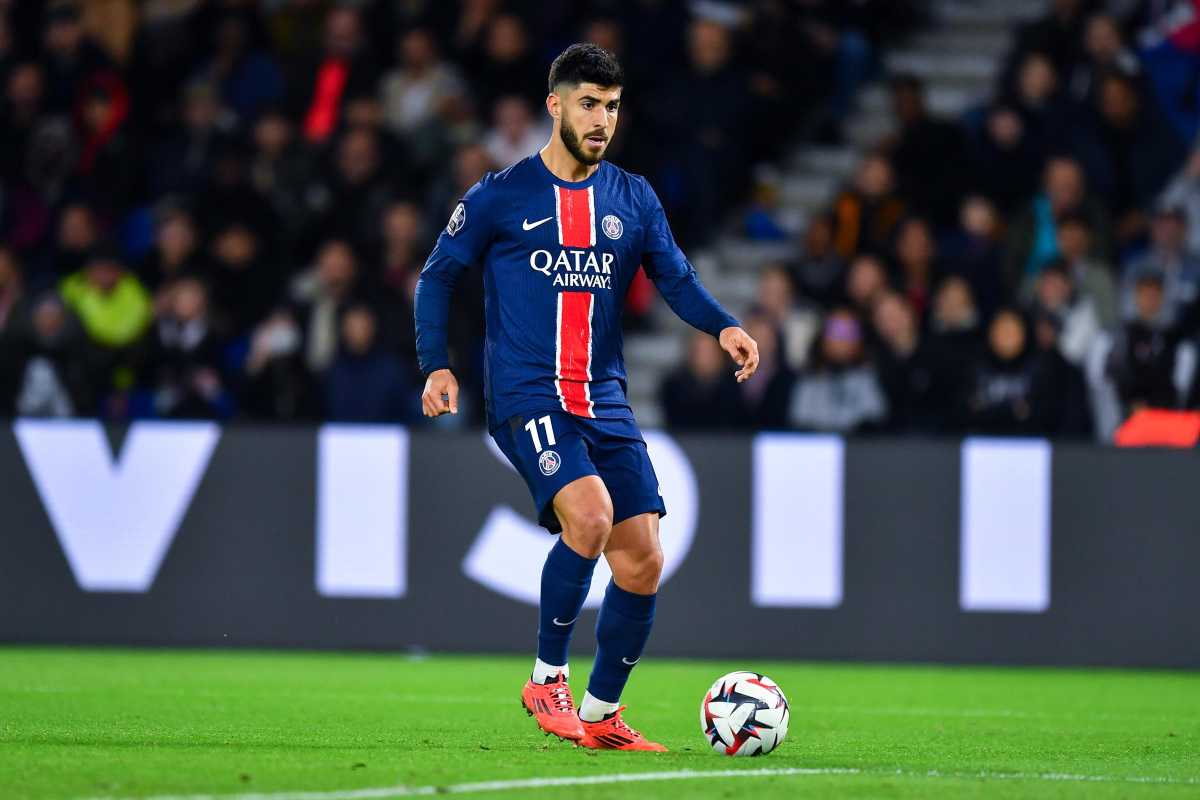 Marco Asensio porta palla