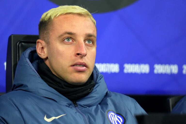 Davide Frattesi osserva