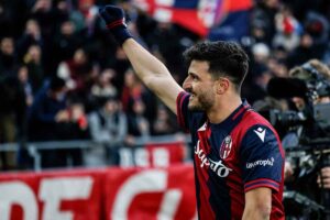 Orsolini con la maglia del Bologna