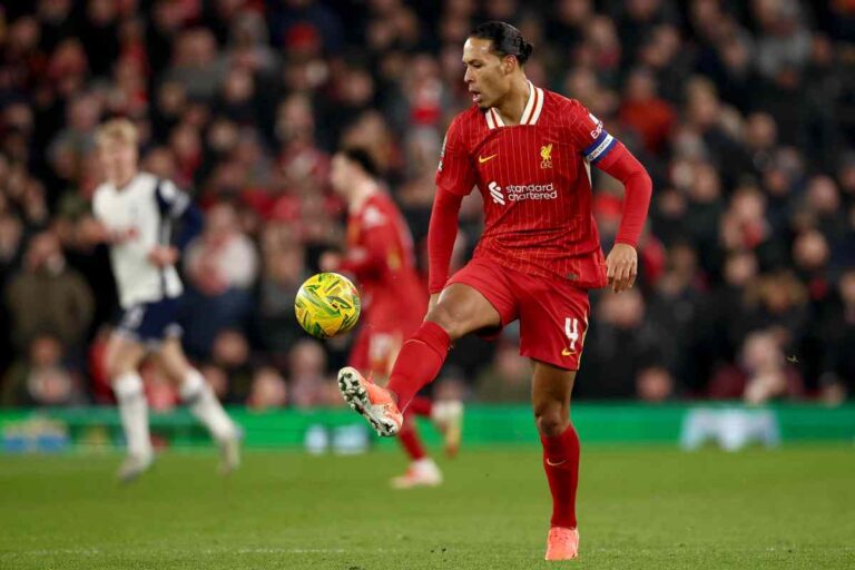 Van Dijk con la maglia del Liverpool