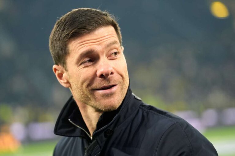 Xabi Alonso sorride