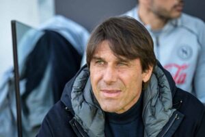 Antonio Conte sulla panchina del Napoli