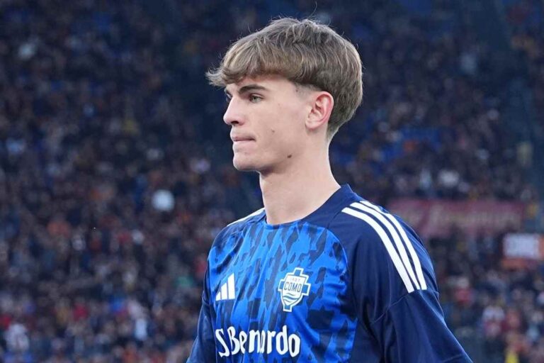 Nico Paz concentrato in campo