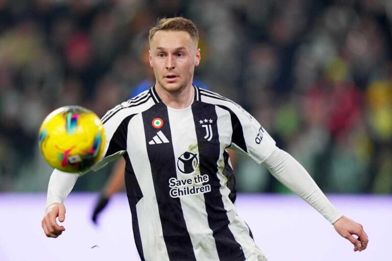 Teun Koopmeiners in campo con la Juve