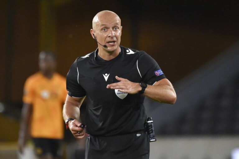 L'arbitro Marciniak in azione