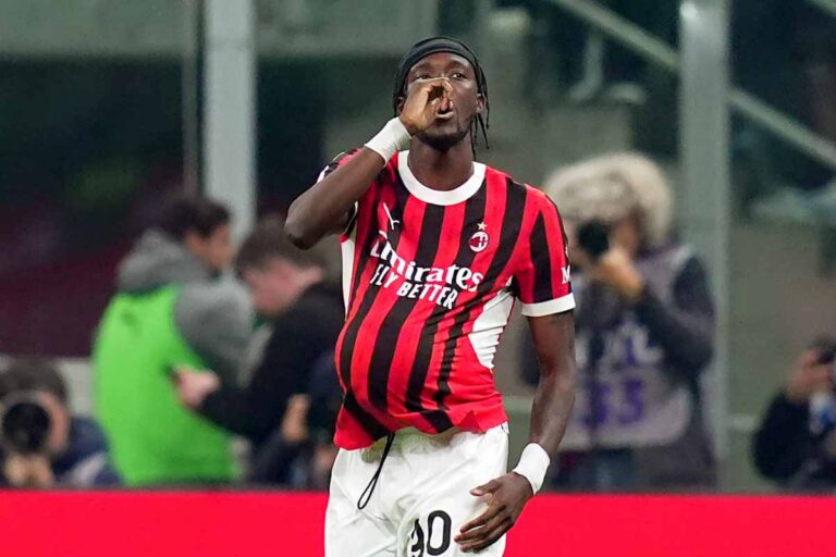 Abraham con la maglia del Milan