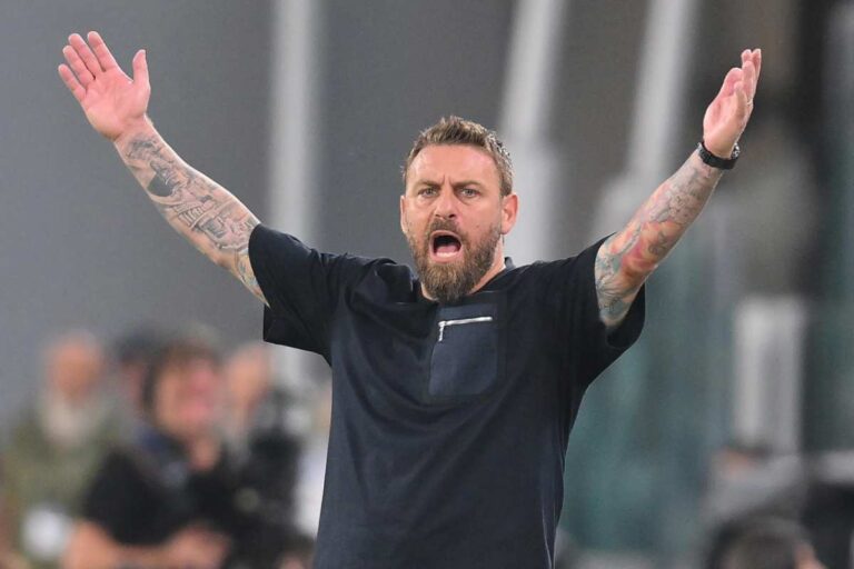 De Rossi sulla panchina della Roma