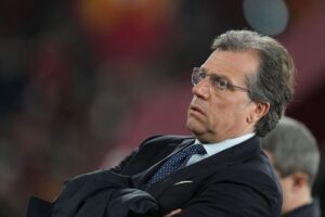 Cristiano Giuntoli osserva