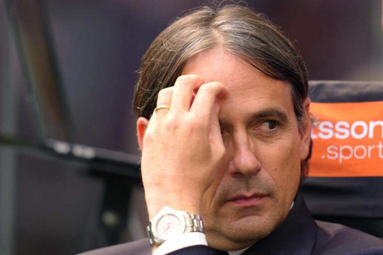Inzaghi pensieroso in panchina