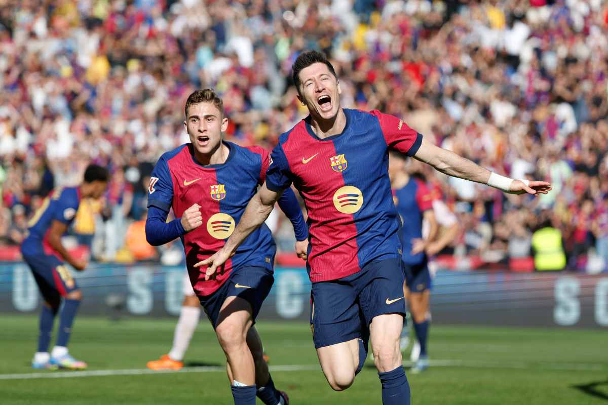 Robert Lewandowski esulta