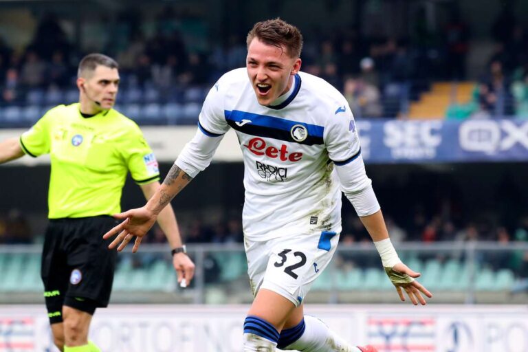 Mateo Retegui esulta