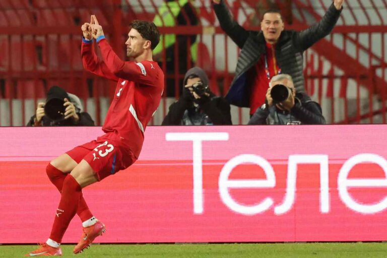 Vlahovic con la nazionale serba
