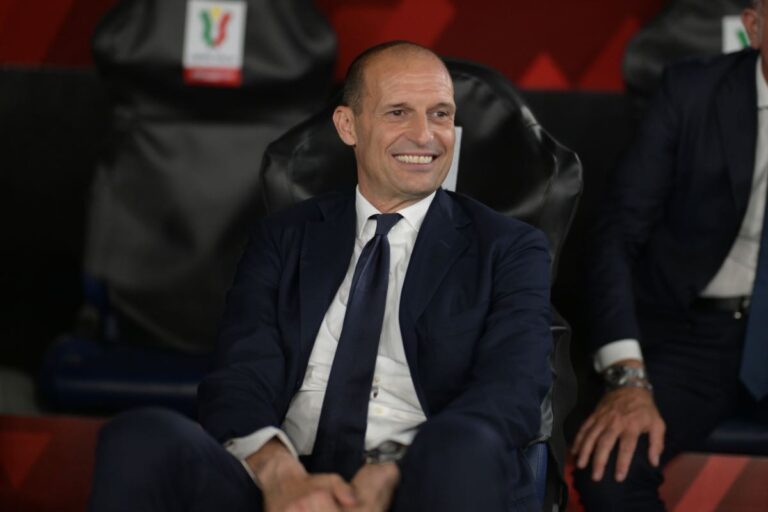 Allegri sorride in panchina