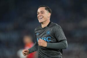 Raspadori esulta dopo un gol