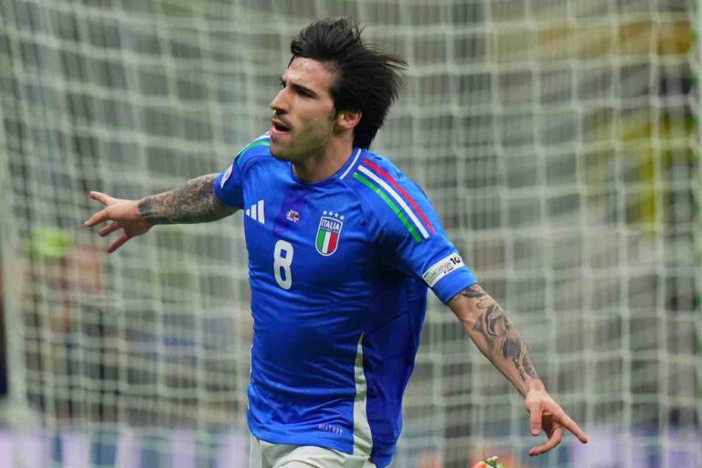 Sandro Tonali esulta dopo un gol in Nazionale