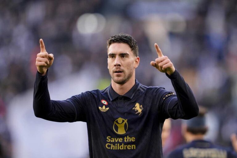Dusan Vlahovic con la maglia della Juventus