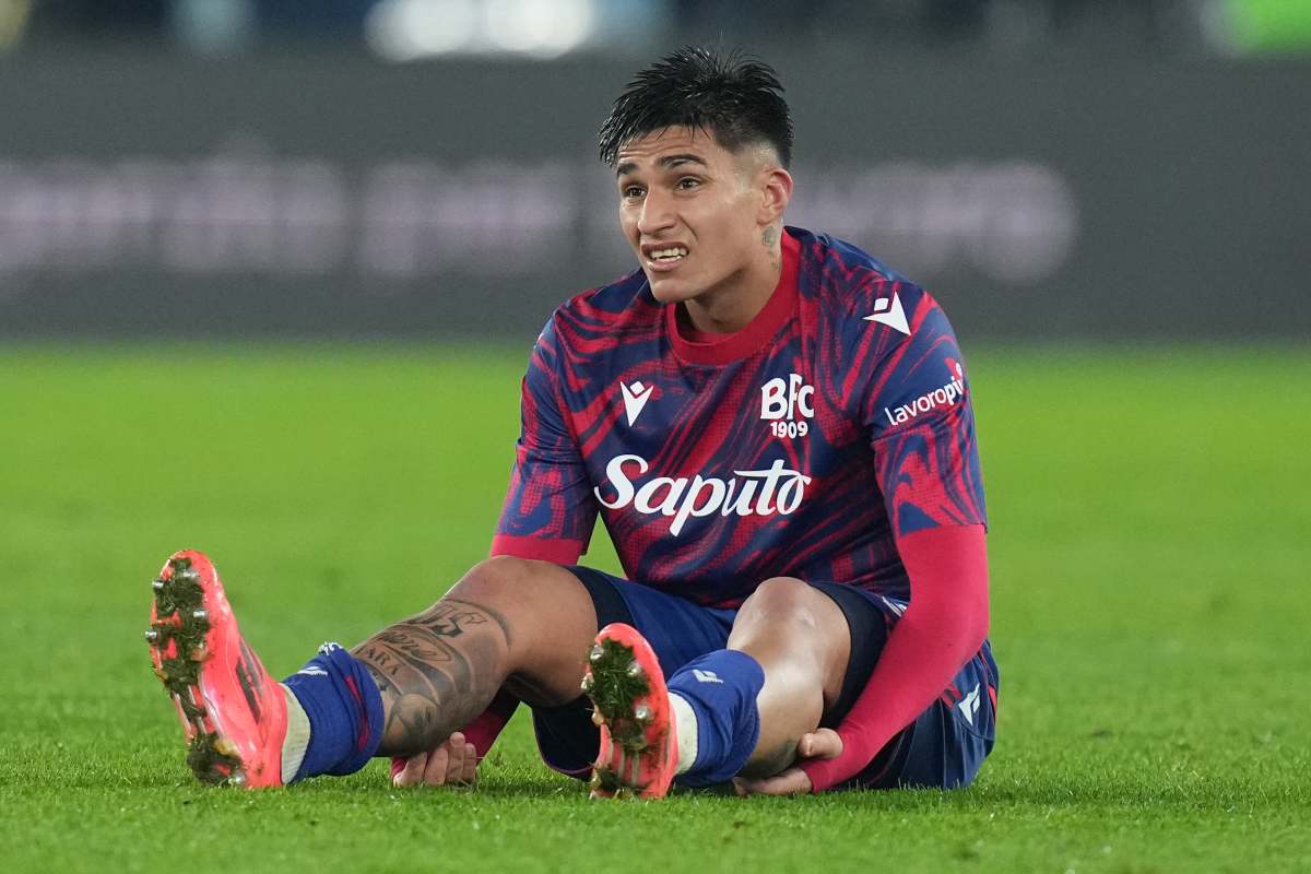 Castro a terra dopo aver accusato un problema muscolare con la maglia del Bologna