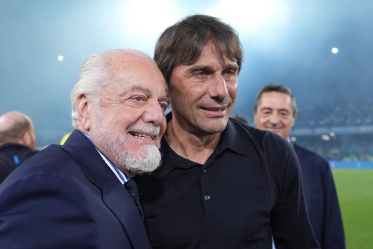 Antonio Conte e Aurelio De Laurentiis abbracciati